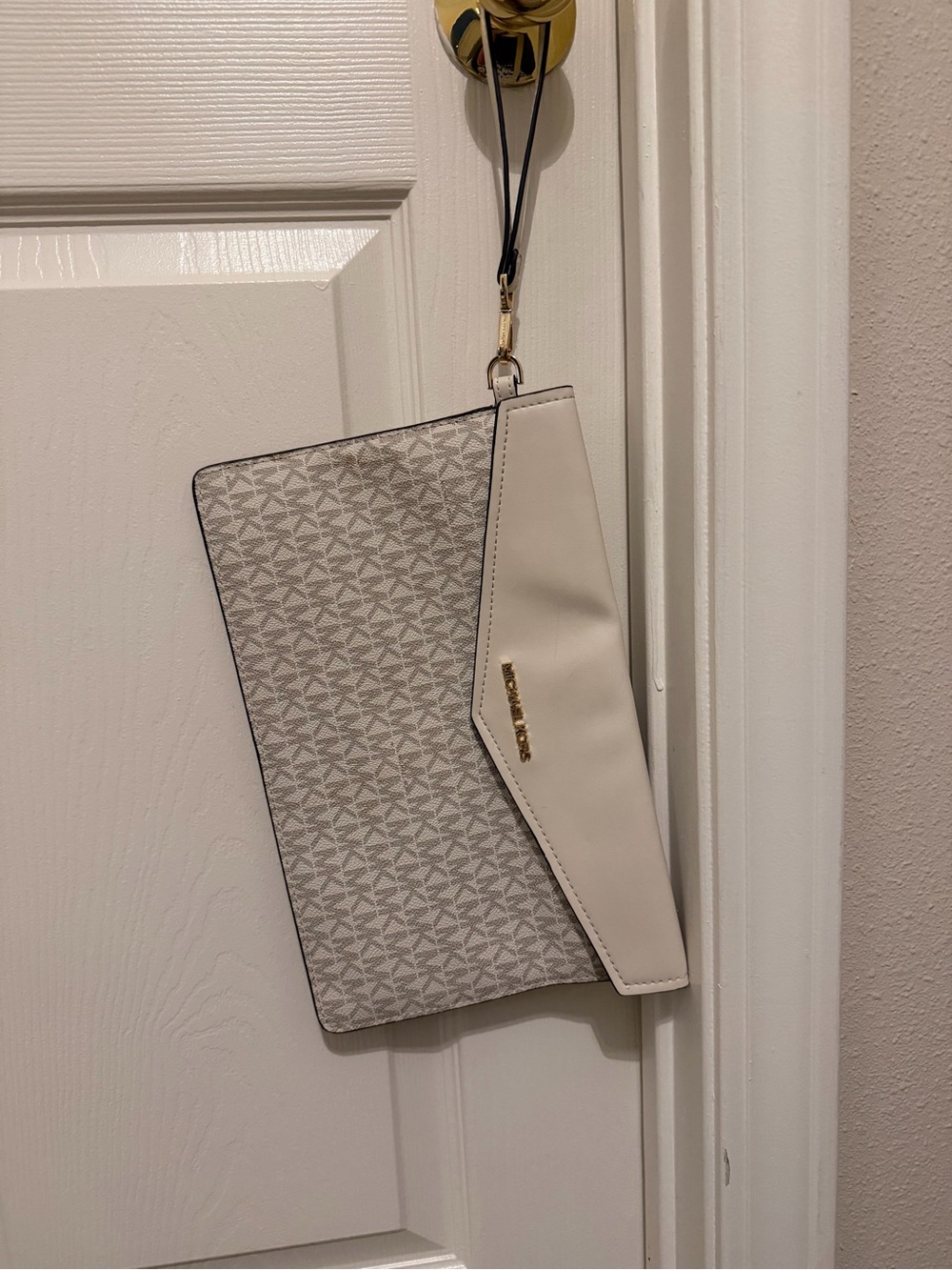 Women’s Wristlet Clutch - Ivory/Beige